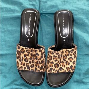Vintage round squared toe cheetah sandals